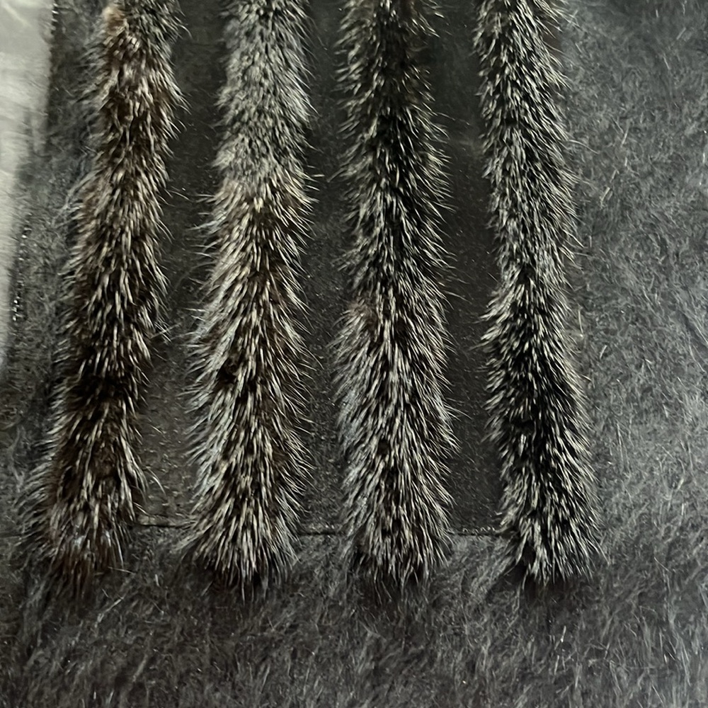 Stunning angora jacket with mink inserts set in front of jacket. Zippered & warm - Picture 6 of 8